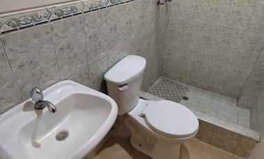 Casa de alquiler en la Urbanización Villa Club, ave Leòn Febres Cordero.