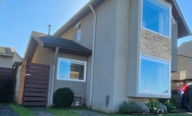 HERMOSA CASA EN CONDOMINIO SECTOR ORIENTE- OSORNO  3D y 3 B