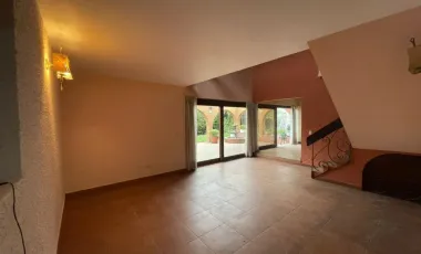 Linda Casa en Esquina 1076 m² en Michigan - La Molina