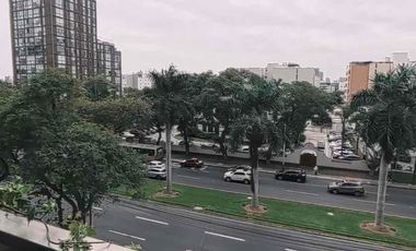 Venta de departamento moderno con balcón moderno en San Isidro