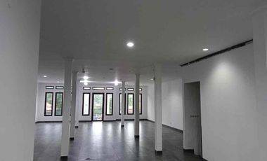 Rumah dua lantai di pancoran