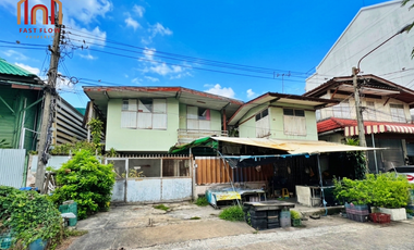 Land for sale with a 2-story house on Dan Kao Road, Soi 1. 55 sq.wa. (approximately 14 x 16 meters) of land. Selling at appraised value.
