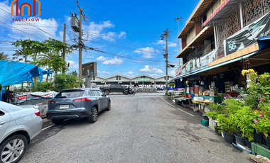 Land for sale with a 2-story house on Dan Kao Road, Soi 1. 55 sq.wa. (approximately 14 x 16 meters) of land. Selling at appraised value.