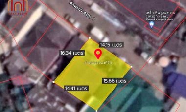 Land for sale with a 2-story house on Dan Kao Road, Soi 1. 55 sq.wa. (approximately 14 x 16 meters) of land. Selling at appraised value.