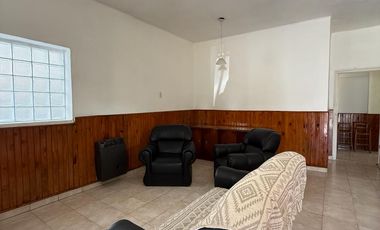Av. de las Américas entre Newbery y Av. Ramirez – Casa en Venta