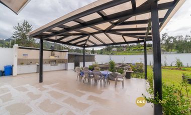 Residencia de lujo en venta con 1.923 m² de terreno, spa, jardines y tecnología premium