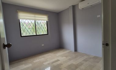 Casa en Vía a la Costa con 180 m2 de terreno y 3 dormitorios en alquiler