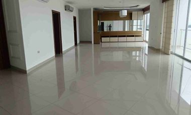 Alquiler departamento sin amoblar de  250 m2 frente a la Rio