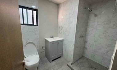 CASA REMODELADA CON AMPLIO PATIO