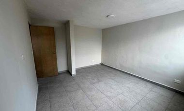 CASA REMODELADA CON AMPLIO PATIO