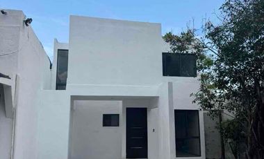 CASA REMODELADA CON AMPLIO PATIO