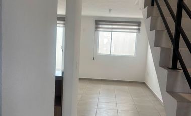 CASA EN RENTA EN FUENTES DE CALIMAYA