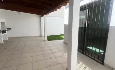 Casa en Venta de Remate en Residencial Privadas de Santiago, Saltillo, Coah.