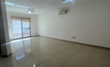 Casa en Venta de Remate en Residencial Privadas de Santiago, Saltillo, Coah.