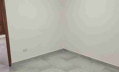 Alquiler de casa remodelada  dos dormitorios cada uno baño, garaje dos carros