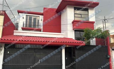 CASA EN RENTA solo uso  COMERCIAL Ideal para:
• Oficinas corporativas
• Consultorios médicos, psicológicos o nutricionales
• Academia de idiomas, música o regularización
• Centro de capacitación
• Despachos jurídicos, contables o administrativos