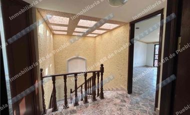 CASA EN RENTA solo uso  COMERCIAL Ideal para:
• Oficinas corporativas
• Consultorios médicos, psicológicos o nutricionales
• Academia de idiomas, música o regularización
• Centro de capacitación
• Despachos jurídicos, contables o administrativos