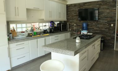 AMPLIA CASA EN VENTA O ALQUILER  CON PISCINA- LOMA BLANCA - PIURA