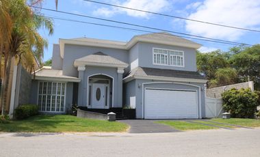 AMPLIA CASA EN VENTA O ALQUILER  CON PISCINA- LOMA BLANCA - PIURA