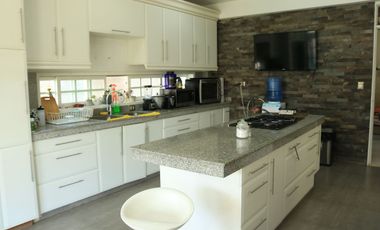 AMPLIA CASA EN VENTA O ALQUILER  CON PISCINA- LOMA BLANCA - PIURA