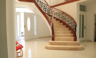 AMPLIA CASA EN VENTA O ALQUILER  CON PISCINA- LOMA BLANCA - PIURA