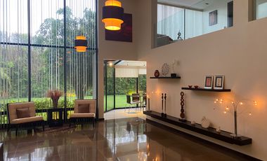 VENDO HERMOSA CASA EN URB PRIVADA CUMBAYA, PROX USFQ