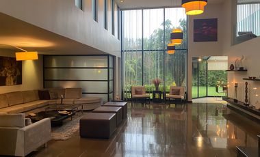 VENDO HERMOSA CASA EN URB PRIVADA CUMBAYA, PROX USFQ