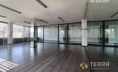RENTA EDIFICIO 🏬EN EL BOULEVARD DE CELAYA GTO. ESQUINA PLAN DE AYUTLA SUPER BIEN UBICADO