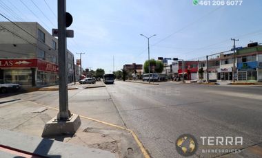 RENTA EDIFICIO 🏬EN EL BOULEVARD DE CELAYA GTO. ESQUINA PLAN DE AYUTLA SUPER BIEN UBICADO