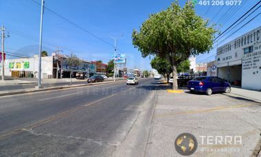 RENTA EDIFICIO 🏬EN EL BOULEVARD DE CELAYA GTO. ESQUINA PLAN DE AYUTLA SUPER BIEN UBICADO