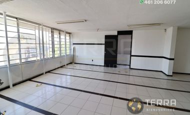 RENTA EDIFICIO 🏬EN EL BOULEVARD DE CELAYA GTO. ESQUINA PLAN DE AYUTLA SUPER BIEN UBICADO