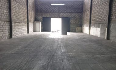 Bodega de alquiler en la ave Juan Tanca Marengo, 500 m2, Conjunto de Bodega