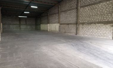 Bodega de alquiler en la ave Juan Tanca Marengo, 500 m2, Conjunto de Bodega