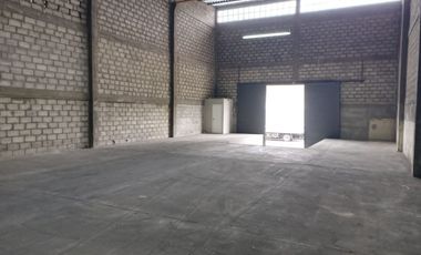 Bodega de alquiler en la ave Juan Tanca Marengo, 500 m2, Conjunto de Bodega
