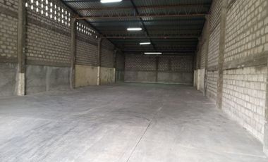 Bodega de alquiler en la ave Juan Tanca Marengo, 500 m2, Conjunto de Bodega