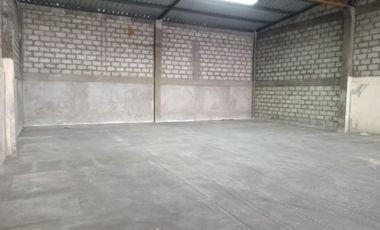 Bodega de alquiler en la ave Juan Tanca Marengo, 500 m2, Conjunto de Bodega