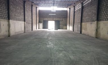 Bodega de alquiler en la ave Juan Tanca Marengo, 500 m2, Conjunto de Bodega