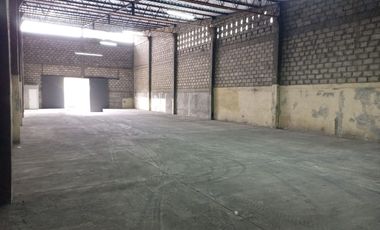 Bodega de alquiler en la ave Juan Tanca Marengo, 500 m2, Conjunto de Bodega