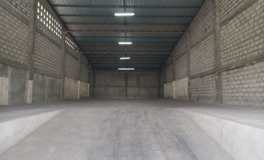Bodega de alquiler en la ave Juan Tanca Marengo, 500 m2, Conjunto de Bodega