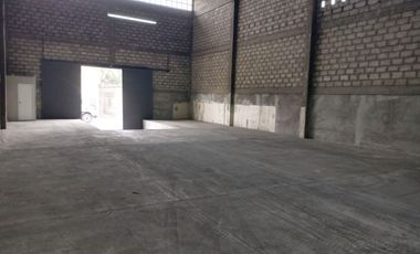 Bodega de alquiler en la ave Juan Tanca Marengo, 500 m2, Conjunto de Bodega