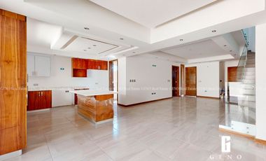 CASA EN VENTA CON MATERIALES DE LUJO