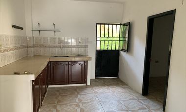 Casa en venta en Montecristi cerca a la iglesia