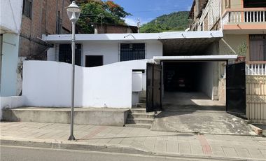 Casa en venta en Montecristi cerca a la iglesia