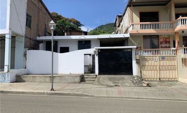 Casa en venta en Montecristi cerca a la iglesia
