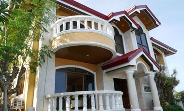 Good Deal: Furnished 5-bedroom overlooking house with a nice garden @ P50M