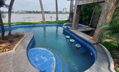 Samborondon, Renta de Hermosa Casa de 5 Dorm. con Piscina y Vista Al Rio