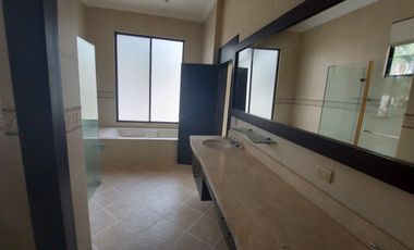 Samborondon, Renta de Hermosa Casa de 5 Dorm. con Piscina y Vista Al Rio