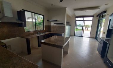 Samborondon, Renta de Hermosa Casa de 5 Dorm. con Piscina y Vista Al Rio