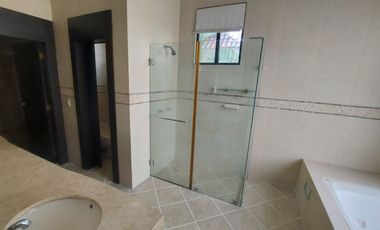 Samborondon, Renta de Hermosa Casa de 5 Dorm. con Piscina y Vista Al Rio