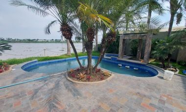 Samborondon, Renta de Hermosa Casa de 5 Dorm. con Piscina y Vista Al Rio